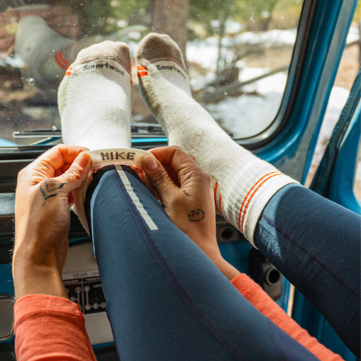 SMARTWOOL WOMENS HIKE TARGETED CUSHION MID CREW SOCKS